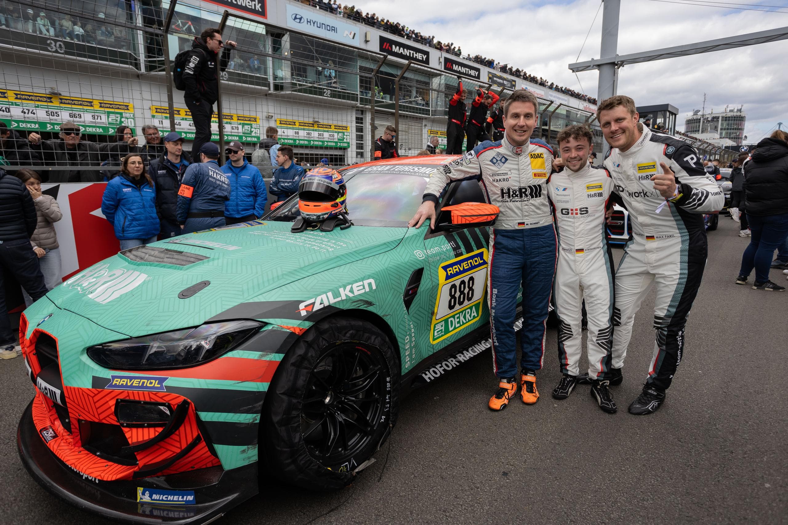 Michael Schrey in der Startaufstellung zu den 24h Nürburgring