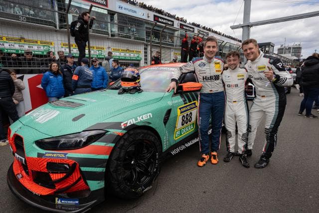 Michael Schrey in der Startaufstellung zu den 24h Nürburgring