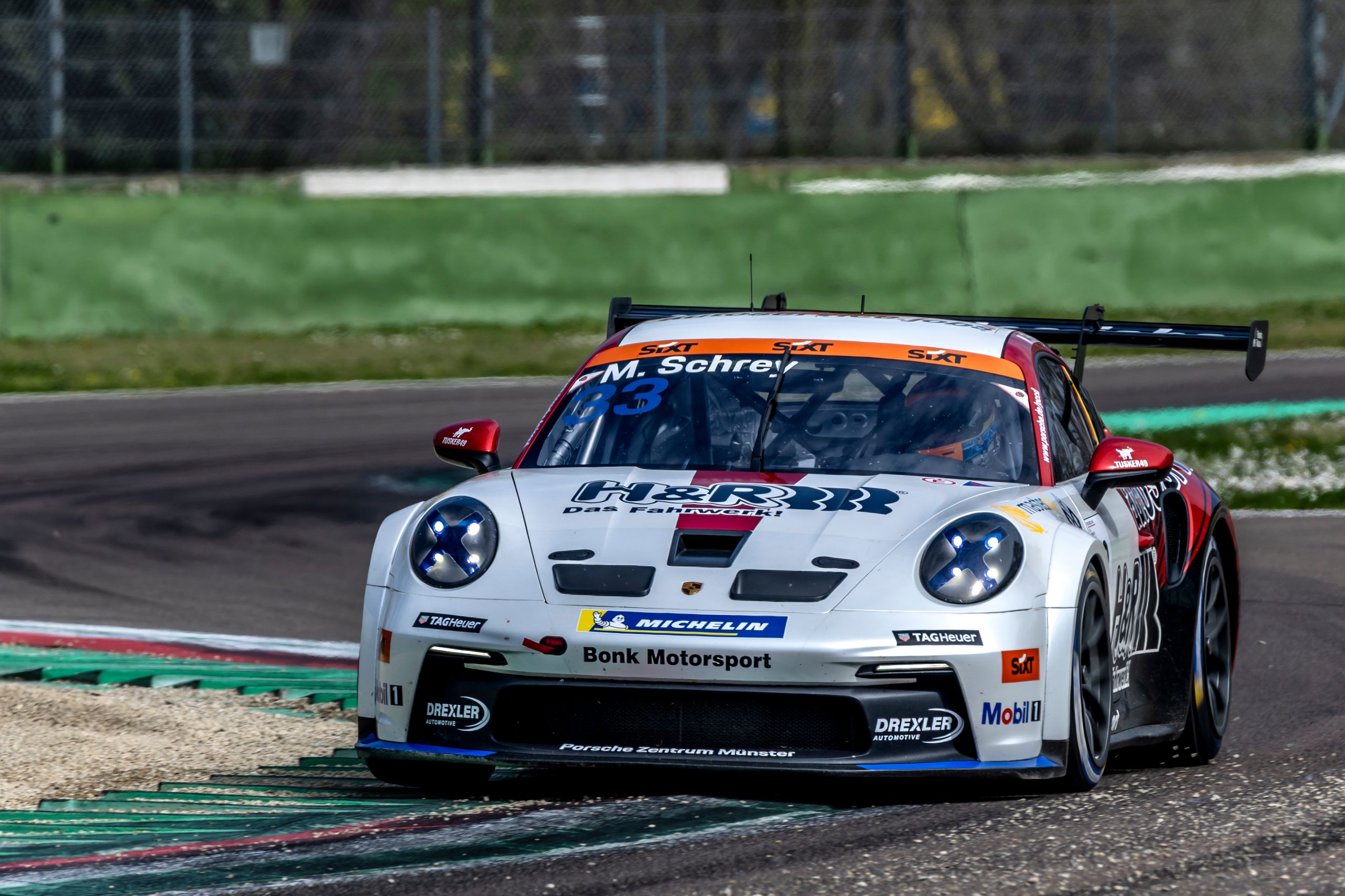 Michael Schrey in seinem neuen Porsche 992 GT3 Cup