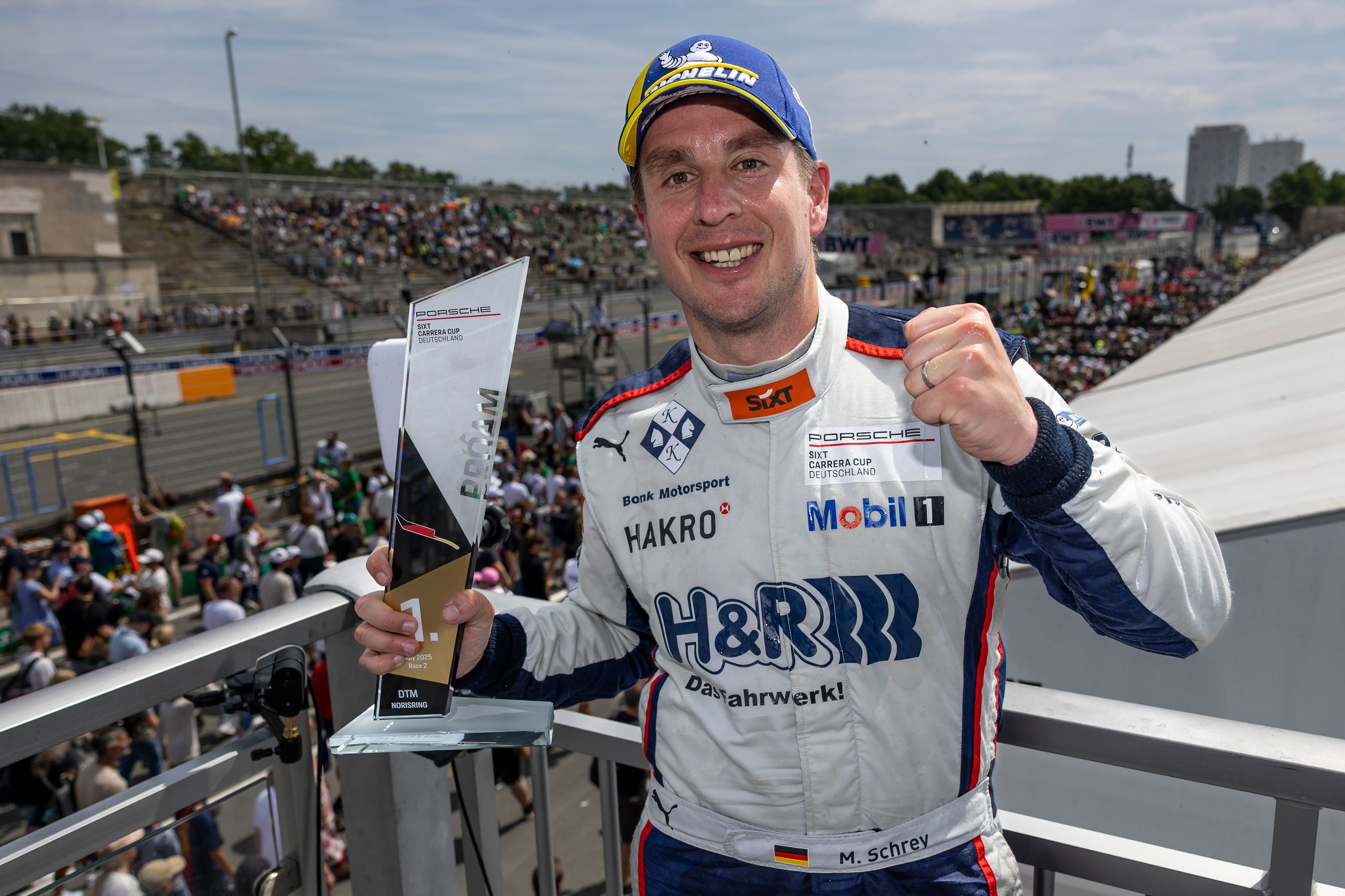 Freude bei Michael Schrey auf dem Podium